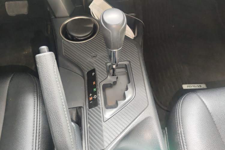 Used Toyota RAV4 2015 2.0L CVT Two-Wheel Drive Fashion Edition