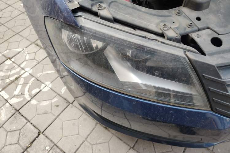 Used Volkswagen Lavida  Right Front Headlight
