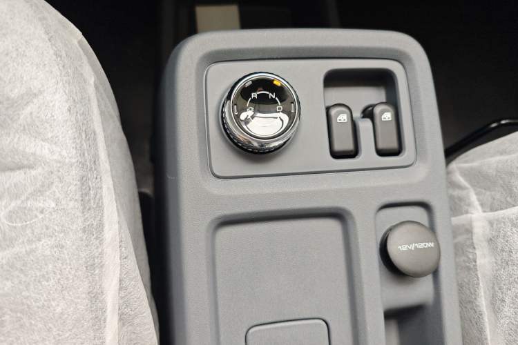 Used Wuling Yangguang 2025 Model 400km Bus Edition—Comfort Edition
