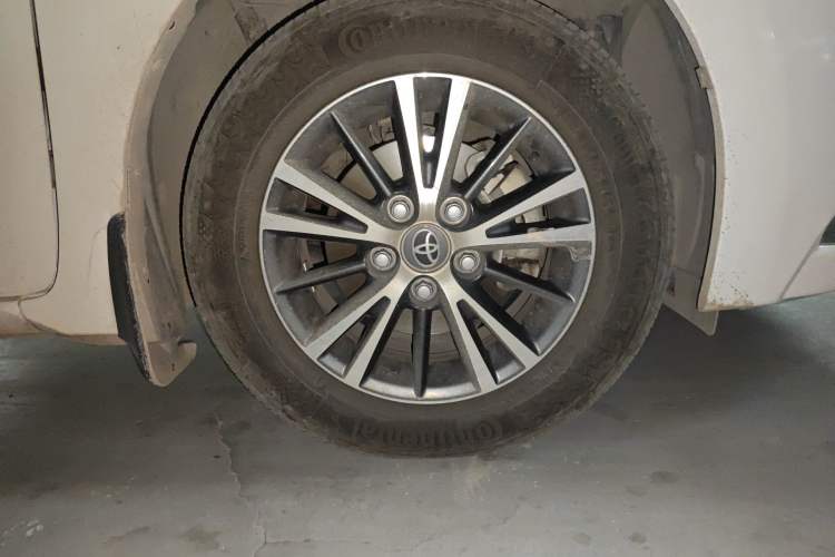 Used Toyota Levin 2016 Dual-Engine 1.8H GS E-CVT Elite Model with Sunroof Right Front Wheel Hub