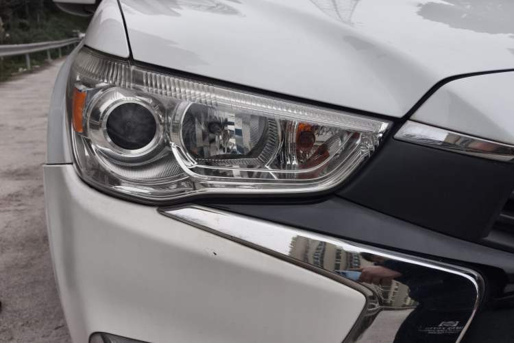 Used Mitsubishi ASX 2018 1.6L Manual Two-Wheel Drive Fashion Edition Right Front Headlight