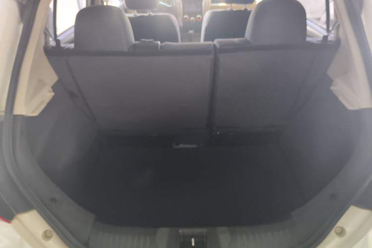 Used Venucia R50 2013 1.6L Automatic Fashion Edition