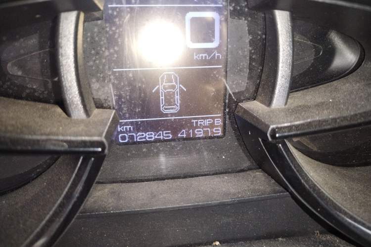 Used Dongfeng Aeolus AX7 2015 2.0L Manual Zhiyi Trim
