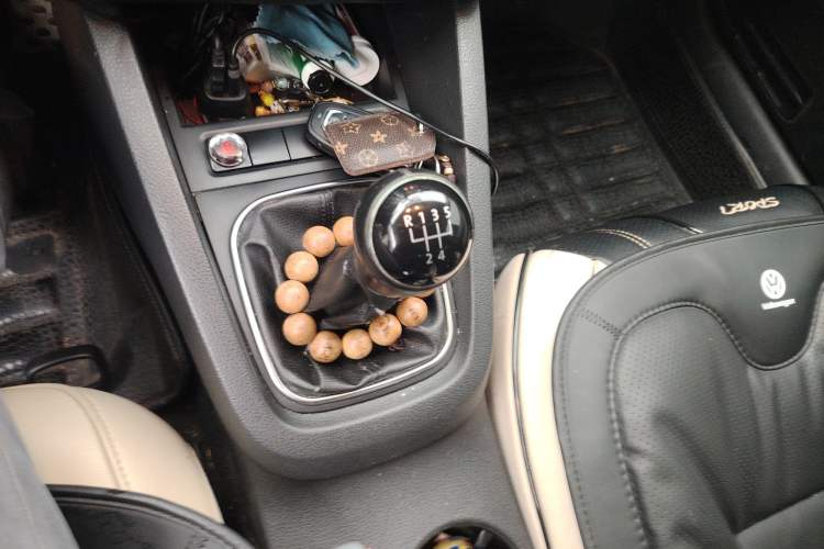 Used Volkswagen Sagitar 2012 1.4TSI Manual Luxury Model Gear Lever