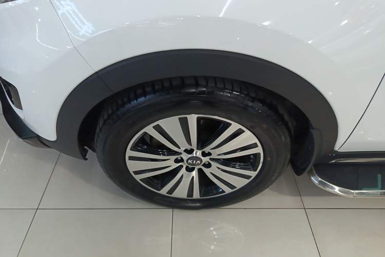 Used Kia Sportage R 2015 2.0L Automatic Two-Wheel Drive DLX Model Left Front Wheel Hub