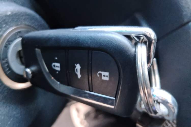 Used Toyota Camry 2016 2.0G 10th Anniversary Leading Edition
