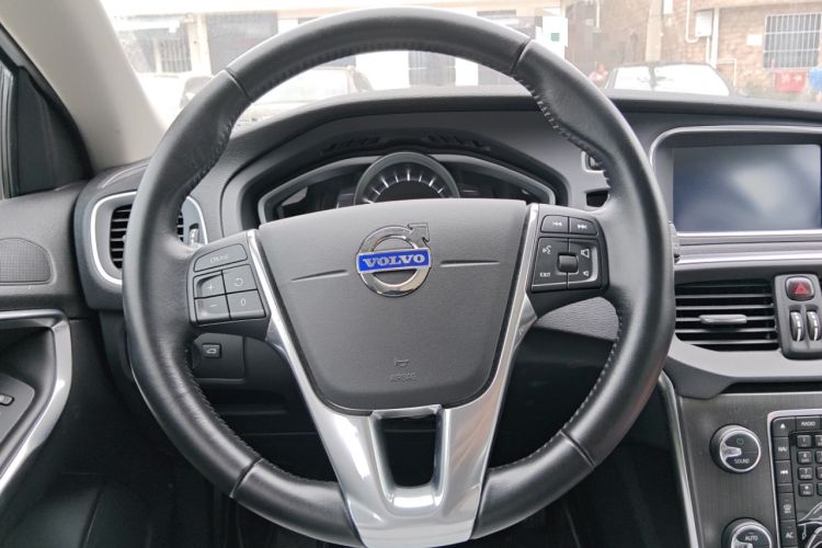 Used Volvo V40 2016 T3 Zhiyi Edition
