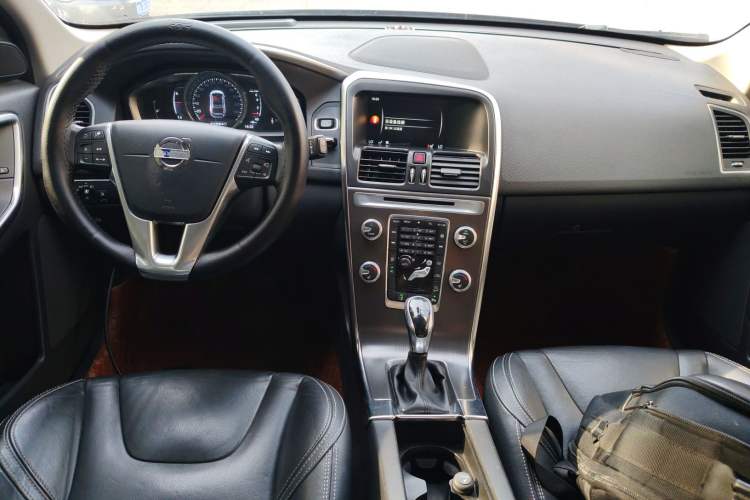 Used Volvo XC60 2015 T5 AWD Zhiyuan Edition Center Console