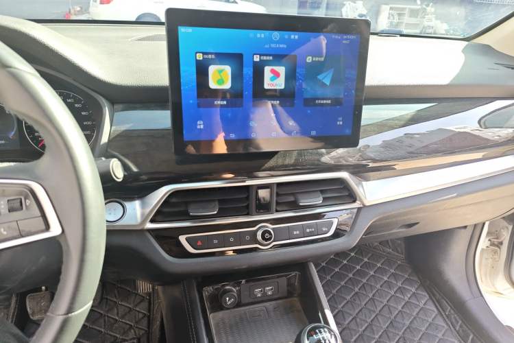 Used BYD Song 2021 Classic Edition 1.5T Manual Luxury Model Audio And AC Panel