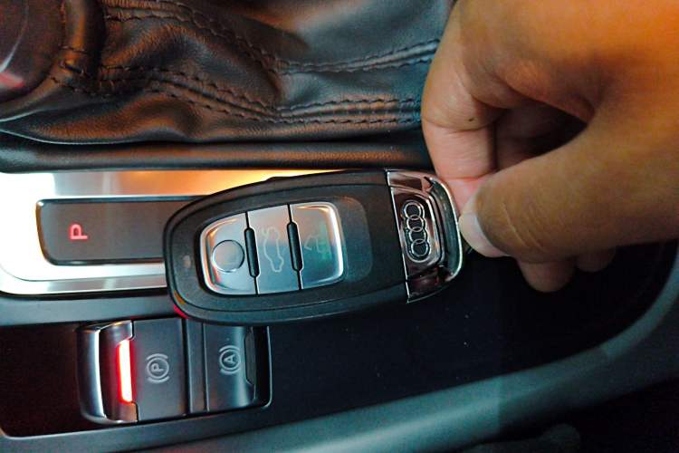 Used Audi Q5 2017 Plus 40 TFSI Ambition Model Vehicle Key