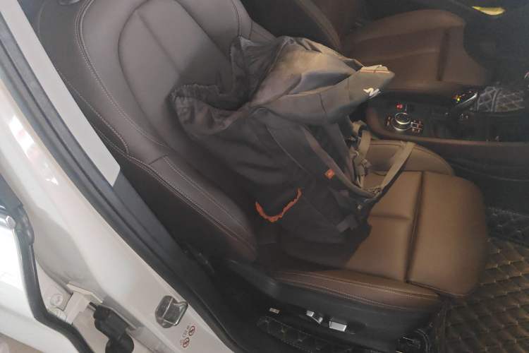 Used BMW X1 2022 sDrive25Li Leading Model Right Front Seat