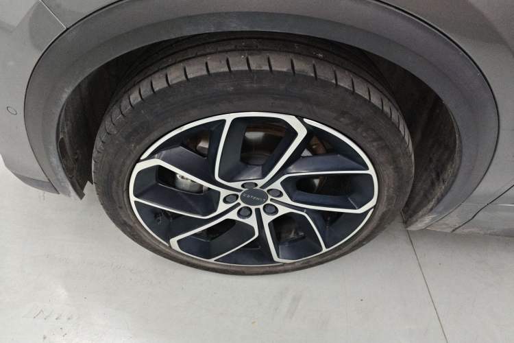 Used Lynk & Co 05 2020 2.0TD Two-Wheel Drive Shine Halo Exterior 4