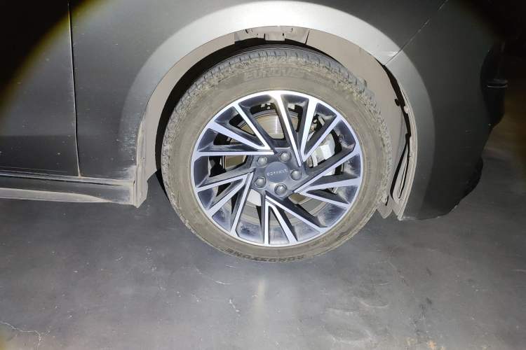 Used Lynk & Co 03 2021 2.0TD Automatic Jing Plus Right Front Wheel Hub