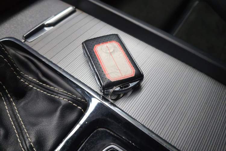 Used Volvo XC60 2019 T5 4x4 Zhiyuan Sport Edition China V Standard Vehicle Key