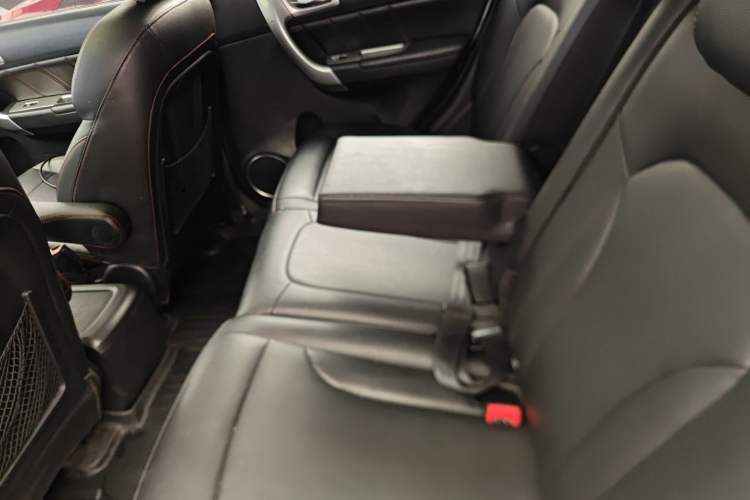 Used Haval H6 2015 Upgraded Model 1.5T Manual Two-Wheel Drive Elite Version