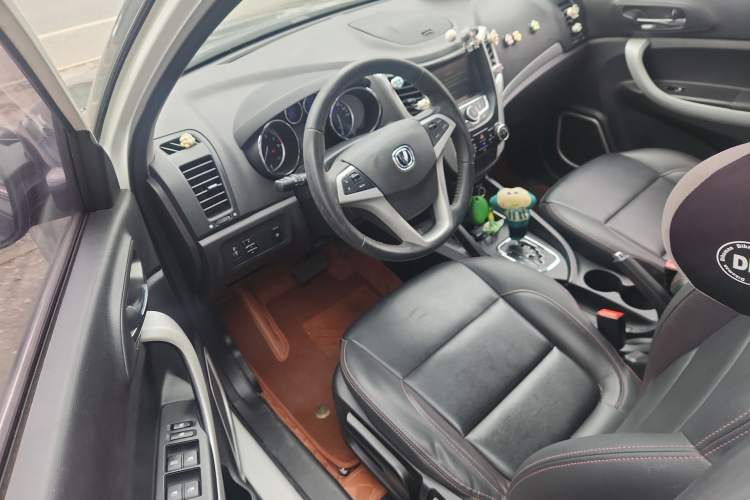 Used CHANGAN CS35 2016 1.6L Automatic Luxury Model China V Standard