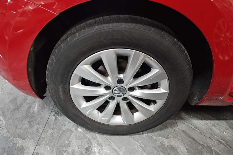 Used Volkswagen Beetle 2015 180TSI model Right Rear Wheel Hub