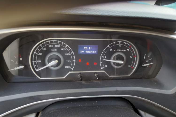 Used SAIC MAXUS Xintu V80 2021 2.0T Manual Classic Aoyuntong 127 PS Mid-axle Mid-roof 6/7/8/9-Seater
