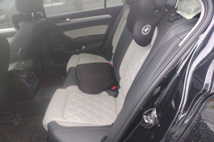 Used Volkswagen Magotan 2023 2 Million Units Commemorative Edition 330TSI DSG Luxury Version Left Rear Seat