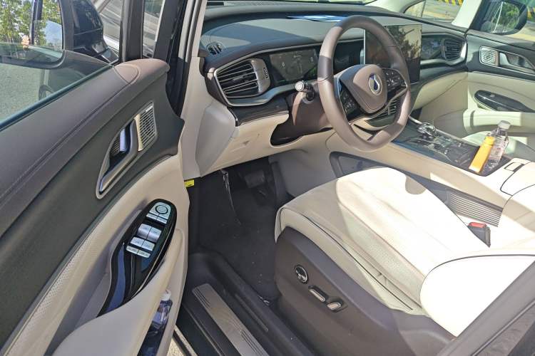 Used Denza D9 2024 DM-i 980 Four-Wheel Drive Prestige Model
