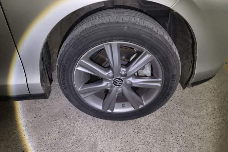 Used Toyota Previa 2012 2.4L 7-Seater Luxury Edition Right Front Wheel Hub