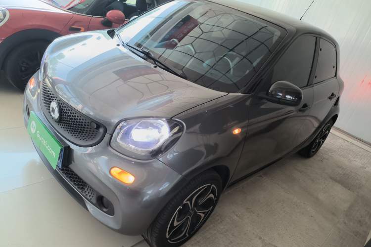 Used smart forfour 2016 1.0L 52 kW Dynamic Edition
