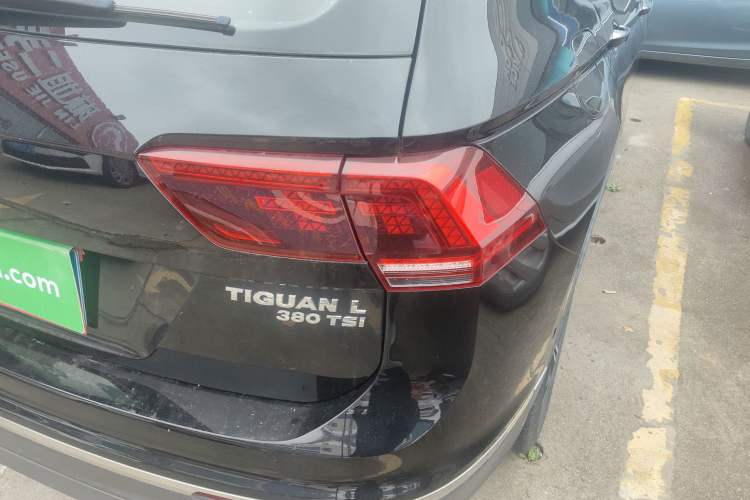 Used Volkswagen Tiguan L 2019 380TSI Automatic All-Wheel Drive Luxury Edition with 7 Seats China VI Standard Right Rear Taillight