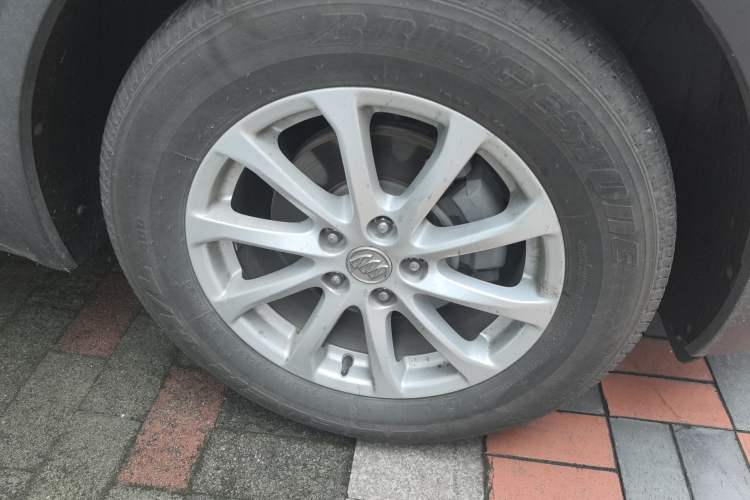 Used Buick Envision 2017 20T Two-Wheel Drive Elite Version Right Front Wheel Hub