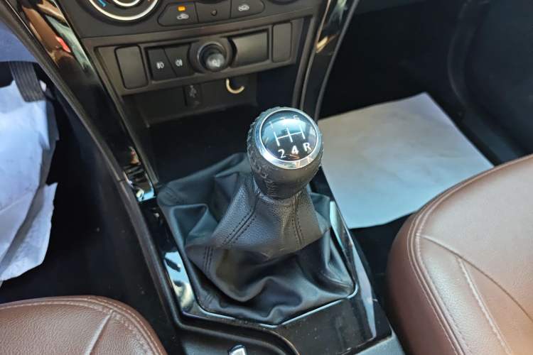 Used Great Wall Wingle 6 2017 2.4L Gasoline 4x4 Elite Version 4G69 Gear Lever