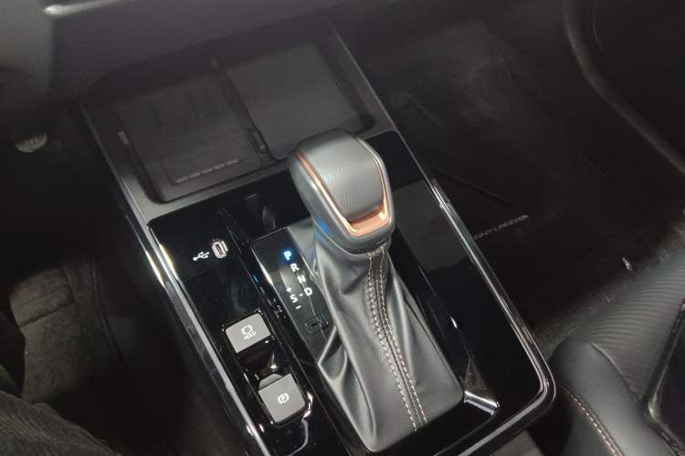 Used Toyota FRONTLANDER 2026 Model 2.0L Smart Electric Hybrid Dual-Engine Luxury Edition Gear Lever