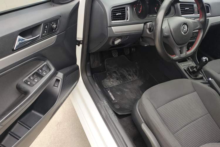 Used Volkswagen Lavida 2017 1.6L Manual Fashion Edition Driver Seat