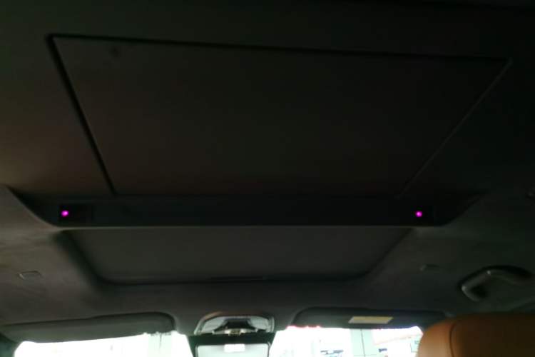 Used Wey Gaoshan 2025 Four-Wheel Drive Alpine 8 Headliner