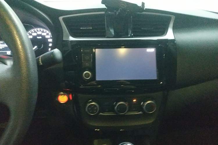 Used Nissan Sylphy 2018 1.6XV CVT Deluxe Edition Audio And AC Panel