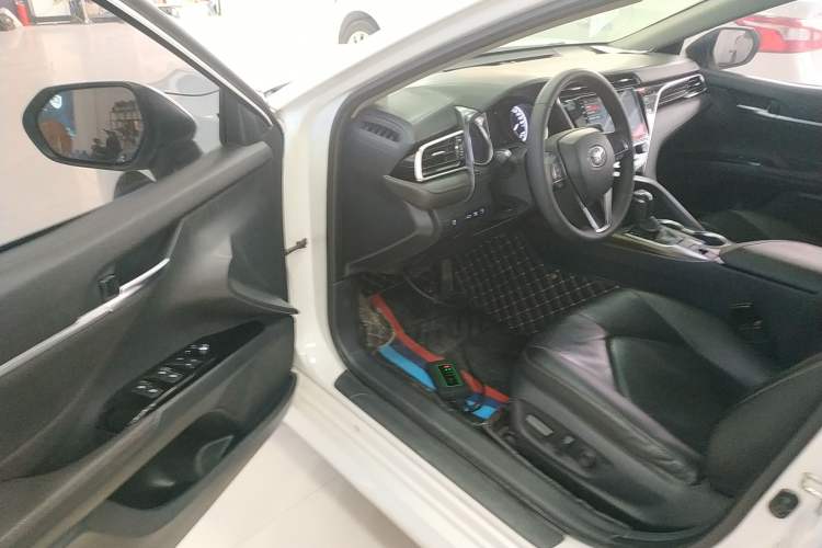 Used Toyota Camry 2018 2.0E Leading Edition