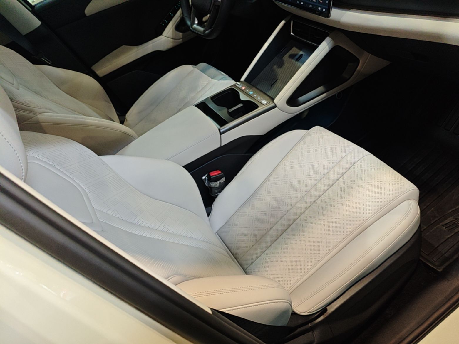 BYD Yuan UP 2025 Intelligent Driving Version 401 KM Dynamic Edition — снимка 19