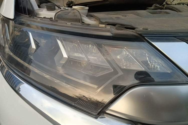 Used Mitsubishi Outlander 2019 2.4L 4x4 Zhi Xiang Edition 7 Seats China VI Standard
