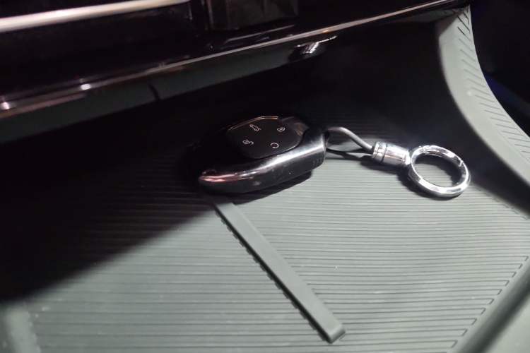 Used GAC Trumpchi GS8 2022 Flagship Series 2.0 TGDI Two-Wheel-Drive Prestige Edition (7 Seats) Vehicle Key