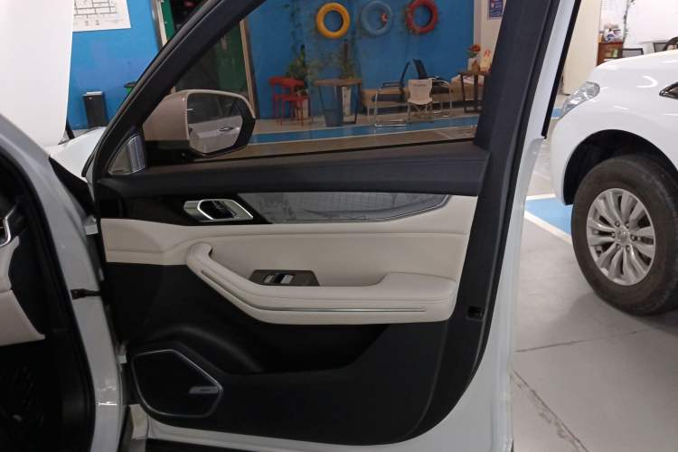 Used Lynk & Co 09 2021 2.0T Ultra Six-Seater
