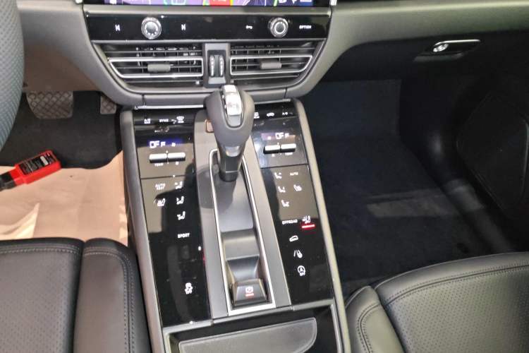 Used Porsche Macan 2023 Macan 2.0T