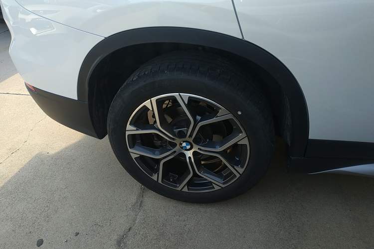 Used BMW X1 2022 sDrive20Li Fashion Model Right Rear Wheel Hub