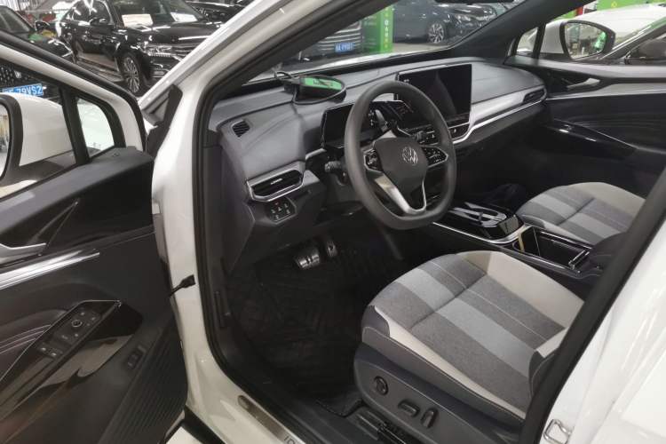 Used Volkswagen ID.4 CROZZ 2022 Long-Range PURE+ Edition Driver Seat