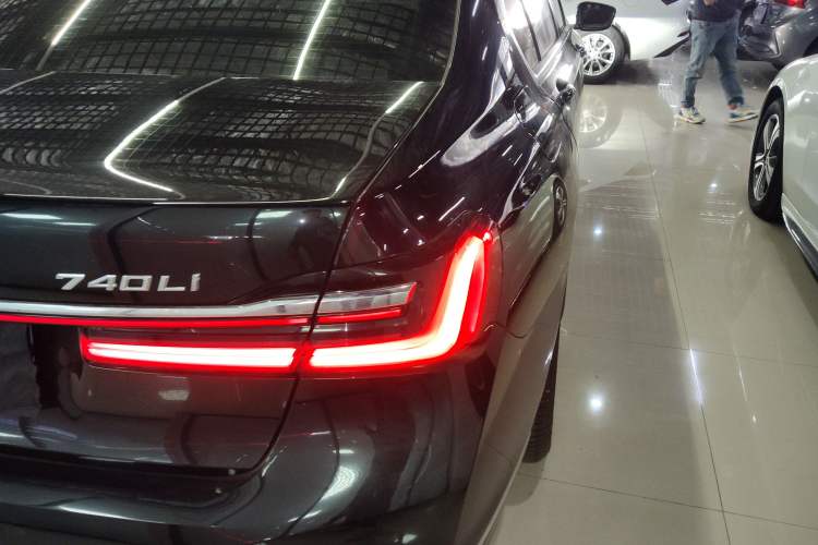 Used BMW 7 Series 2019 Updated 730Li Luxury Package Right Rear Taillight