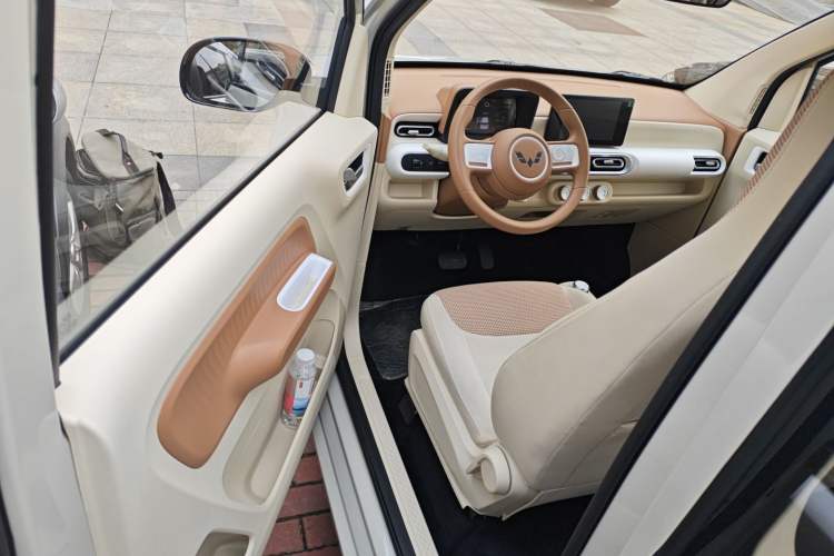 Used Wuling Hongguang MINIEV 2024 3rd Generation 215km Advanced Version
