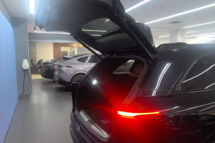 Used XPeng G9 2025 625 Long-Range Max Trunk