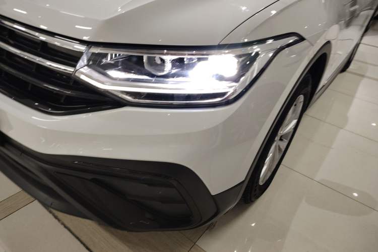 Used Volkswagen Tiguan L 2024 Outstanding Model 300TSI Automatic Two-Wheel Drive Longteng Edition Left Front Headlight