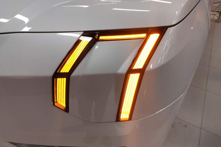 Used Zeekr 009 2024 Six-Seat Executive Version 4WD 108 kWh
