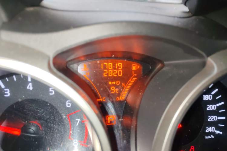 Used Infiniti ESQ 2014 1.6L Spontaneous Edition