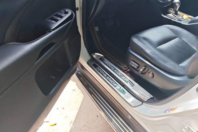 Used Toyota Highlander 2018 2.0T Four-Wheel Drive Luxury Version 7 Seats China VI Standard