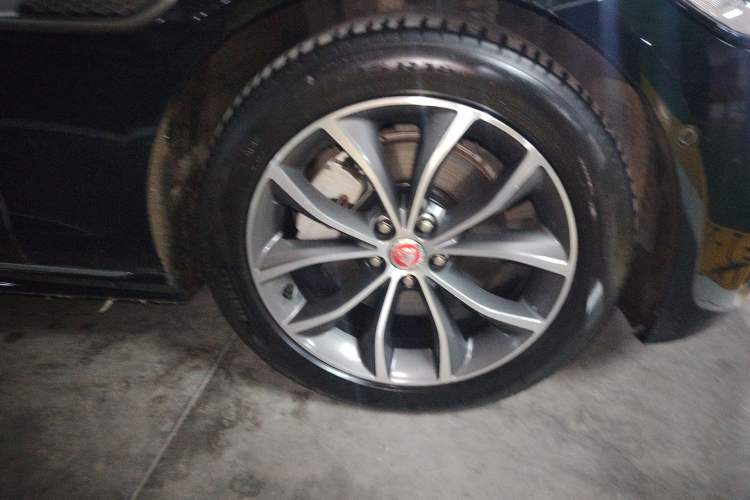 Used Jaguar XFL 2023 XFL 2.0T P250 Two-Wheel-Drive Elite Sport Edition Right Front Wheel Hub