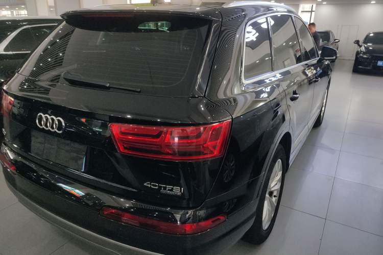 Used Audi Q7 2018 40 TFSI Comfort Model Right Rear Taillight